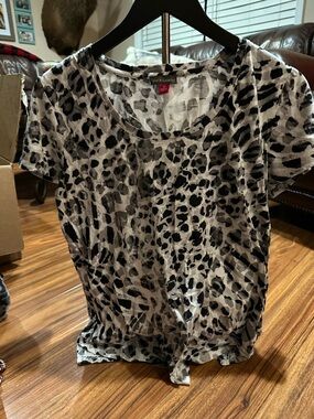 Vince Camuto Black & White Leopard Print Short-Sleeve Tie-Hem Top